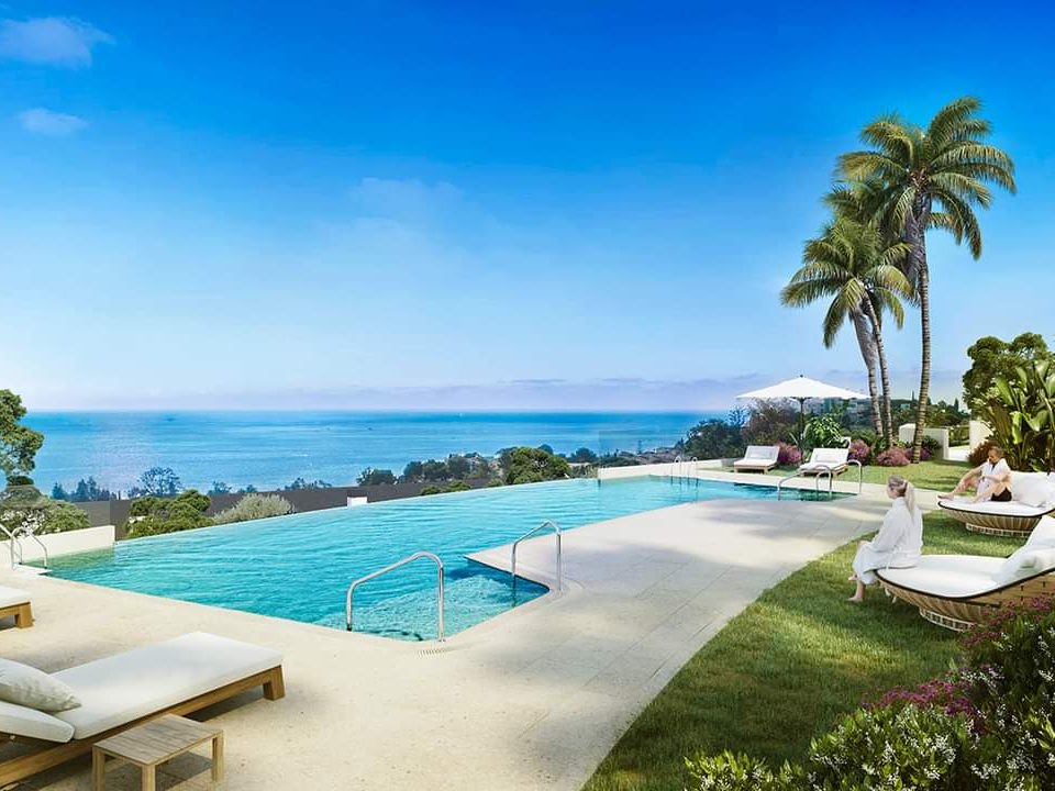 A Torrmeuelle Pool View