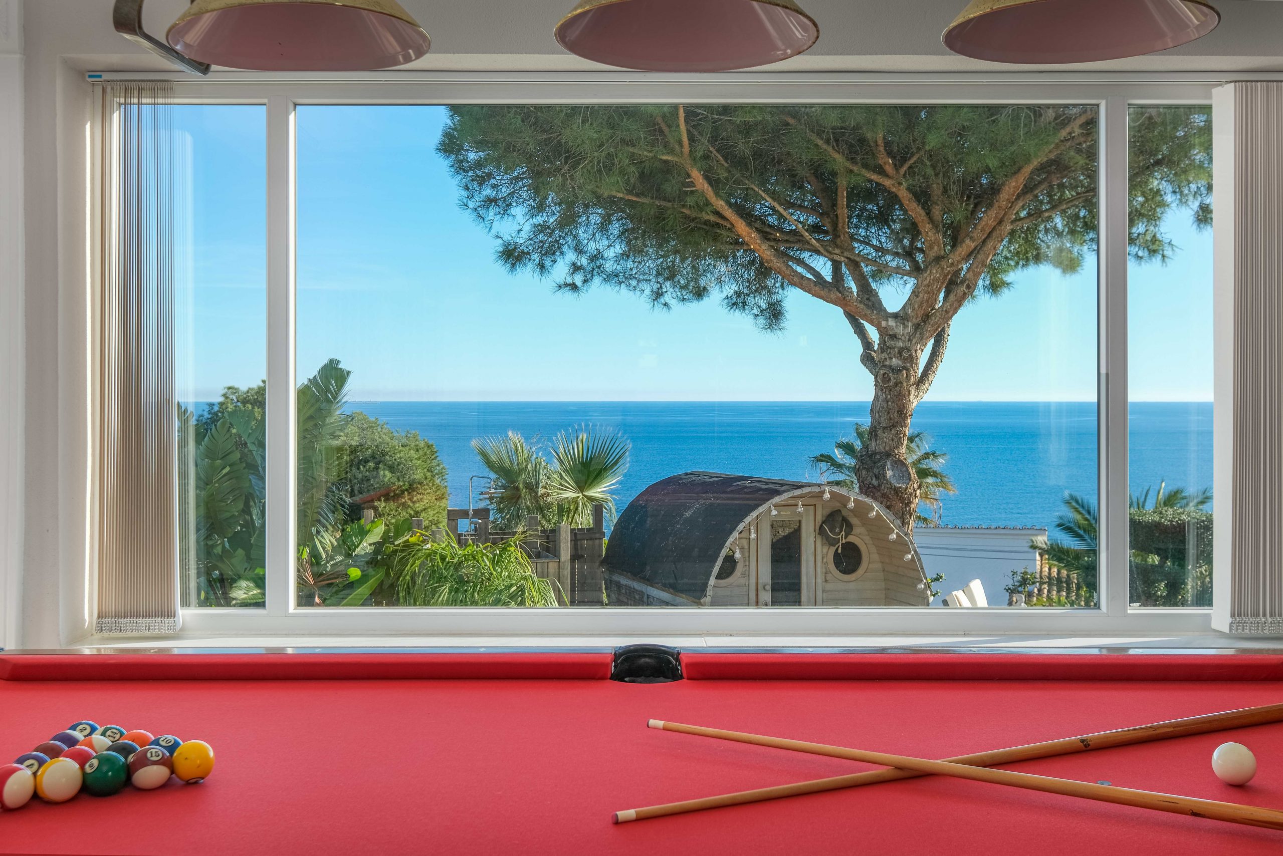 Pool table and sauna Calle Abeto 40